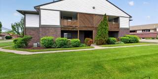 $1395 2 bedroom ground floor condo Gallery 1