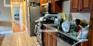 huge 3 bed in Somerville Gallery 25