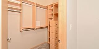 Spacious 2BR/1.75BA Condo in Convenient Location (Central District) Gallery 15