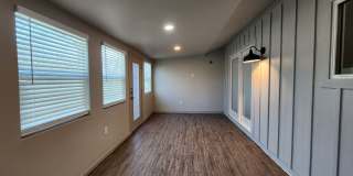 Walk to Das Rec / Close to Landa Park / Remodeled House/ Fridge / Fenced in Yard / NBISD Gallery 20