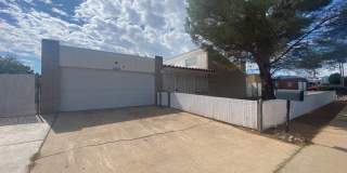 Large 3 bedroom/2 bath home with an office/den & screened in patio Gallery 1