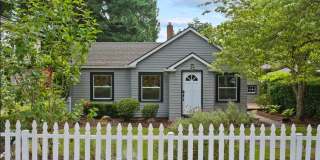 Charming Cottage in First Addition in Lake Oswego! Gallery 1