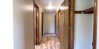 Spacious 3 Bedroom 1 Bath Ranch House  in Milwaukie! Washer and Dryer Included! Gallery 4