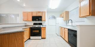 Gated Community townhome, with private garage Gallery 22
