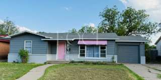 Large 3 bed 1 bath 1 car garage Gallery 1