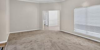 RATE DROP ALERT (was $2200/month) and MOVE-IN SPECIAL: 1st FULL MONTH'S RENT FREE* Gallery 20