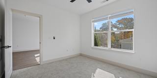 The Landing at Vinnin Square Gallery 15