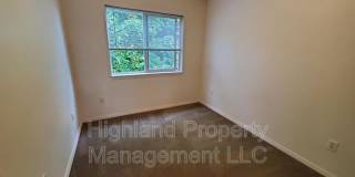 322 NE Whitman St Gallery 12