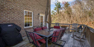 Spacious Home with Hot Tub, Fenced Yard and Solar Power Gallery 8