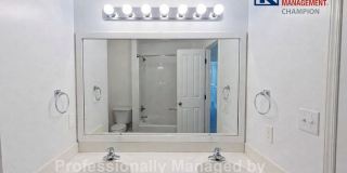 2 BD/1.5 BA Townhome with Convenient Jacksonville Location Gallery 14