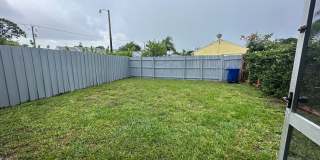 Renovated 2/2 Villa with Fenced in Backyard Gallery 16
