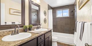 Incredible 2 bedroom 1 bath Condo in West Washington Park Neighborhood Gallery 10