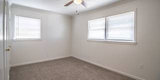 Centrally Located 3 Bedroom 2 Bathroom house! Gallery 15