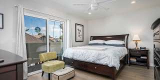 Beautiful 3 bed 2.5 baths "fully furnished" townhouse in the charming neighborhood of University Heights. Gallery 26