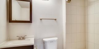 Updated 4 level TH w/ 2 FB & 2 "1/2" baths + One car garage! Gallery 33