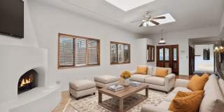 Adorable Townhome, 2 Master Bedroom Suites to Patio Living Gallery 6