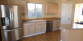 GORGEOUS SINGLE STORY WITH MANY UPGRADES*3 BEDROOMS*SPARKLING POOL AND SPA! Gallery 29