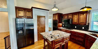 Prime Location 4 Bedroom 3 1/2 bath 2 garages! Gallery 12