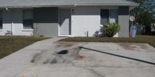 MOVE IN NOW! Orlando- off Dean Rd-2BR/2BA Duplex with fenced in yard. Lawn care included!!Has washer  dryer!! Gallery 1