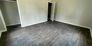 450 Derrick Street Gallery 4