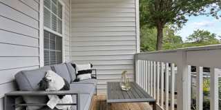 The Laurel Apartments Gallery 23