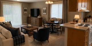 606 Eastgate Drive - Duplex Gallery 1