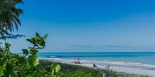 ** LUXURY MODERN ZEN RETREAT IN NAPLES PARK ** WALK TO THE BEACH **   4BR/4BA PRIVATE POOL & SPA FULLY REMODELED ** MERCATO **OFFERED FURNISHED SEASONALLY, WEEKLY OR ANNUALLY ** NO HOA PROCESS SO MOVE IN TODAY ** READY FOR A TENANT ** Gallery 6