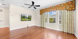 Stunningly Beautiful and Stylish Garage Apartment ~ Gallery 6