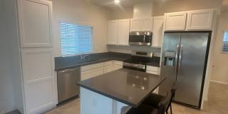 Charming 3 bedroom, 2.5 bath house! Gallery 5