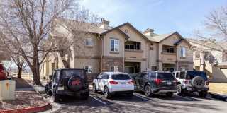 Beautiful upper-level condo in gated community!!! Gallery 27