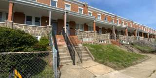 2 Bed with Finished Basement, Deck off Bedroom, and Backyard Gallery 4