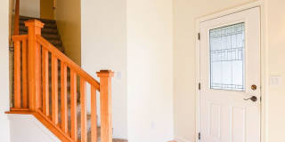 Beautiful 3 bed/2.5 bath single family home w/attached 2 car garage Gallery 21