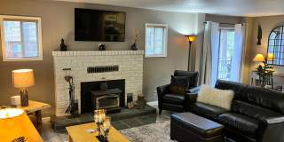 Furnished rental with large fenced back yard. Gallery 10