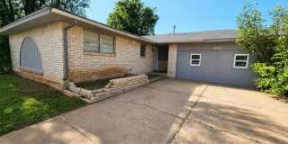 Charming 4 Bedroom Home Near Tinker AFB Gallery 1