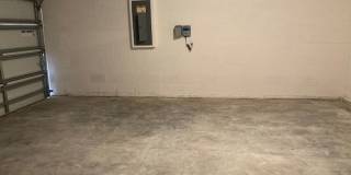 Like New 3/2/2 house with a screened in porch. Gallery 9