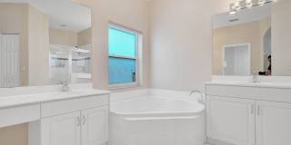 Amazing 4 Bedroom, 3 Bath home plus large 21'x11' loft located in Parkland Isles! Gallery 23