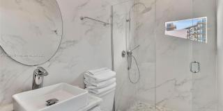 1044 NW N River Gallery 30