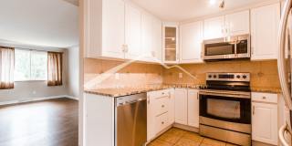 1/2 Duplex with Central AC and Fenced Yard Gallery 10