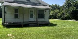 Cute 1 BR/1 BA House - Corner Lot & Off-Street Parking! Gallery 1