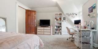 6 bed/2 bath on Rohs St., Mins. from UC for Only $600/pp ($3,600/mo)! $250 SIGN ON BONUS FOR LTO!!! Gallery 45