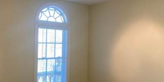 3 Bedroom Townhome in Sterling, with a large complete loft on top floor Gallery 23