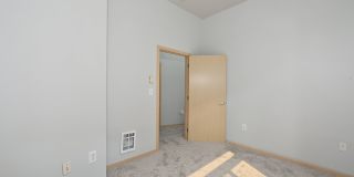 Spacious 2BR/1.75BA Condo in Convenient Location (Central District) Gallery 19