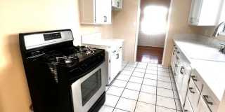 Single Family. 3-bed Home - Desireable Neighborhood! Gallery 24