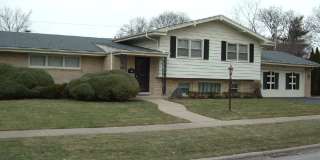 Spacious & Gracious Park Ridge Split w/Sub Bsmt. 4BR 3BA Gallery 1