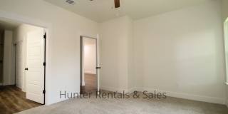 Upscale Three-bedroom Townhome! Gallery 15