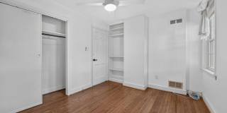 Charming & Restored 2BD/2BA Historic Rowhouse in Historic Snows Court Gallery 8