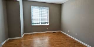 Spacious 2700+ sq.ft House in Logan Park neighborhood Gallery 4