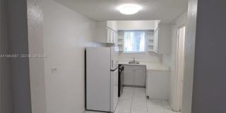 220 Collins Ave Gallery 8