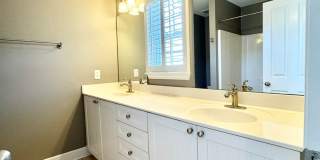 3 Bed, 2.5 Bath Townhome w/ 2 Car Garage Gallery 17