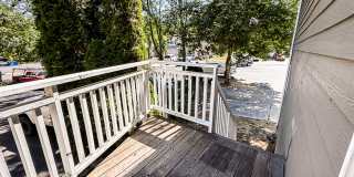 4 Bed/3 Bath Three Story Condo Near Bus Routes and Shopping Gallery 28